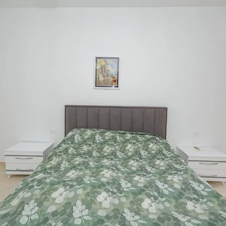 Cozy 1 Bedroom 2 Steps From The Promenade Apartamento Vlorë